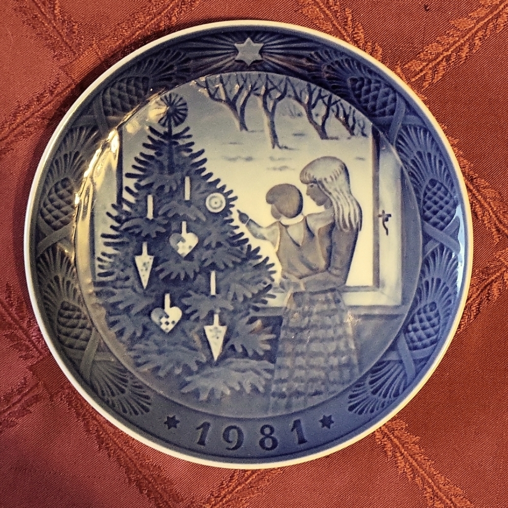 Vintage 71/2in. Wall plate.